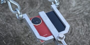 HONOR Magic V6